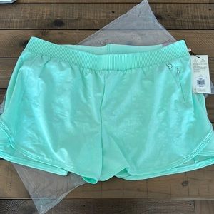 NWT gorgeous green CALIA by Carrie Underwood Workout Shorts size L - Swift